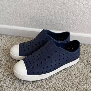 Native Jefferson Slip On Shoes Navy Size 3 Big Kid